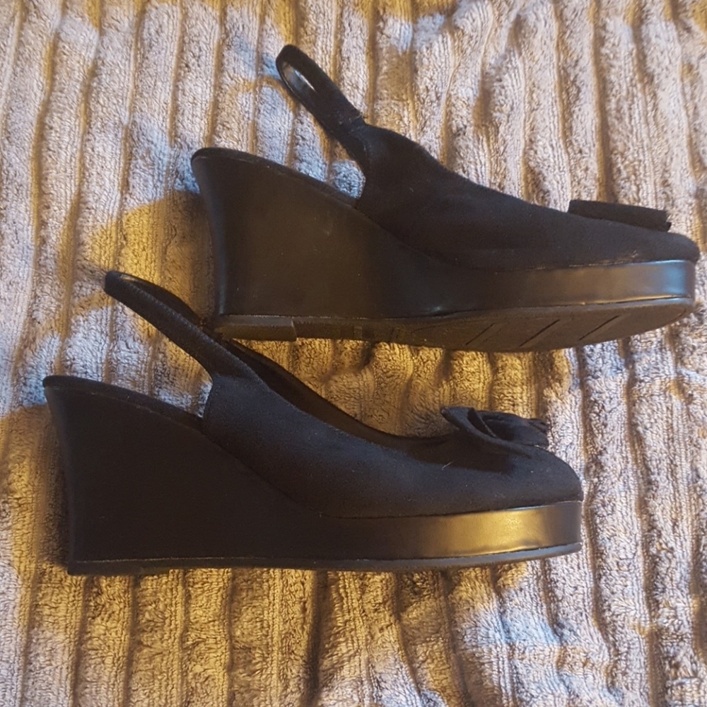 CLOSET CLEAR OUT Black wedge shoes with cute bow